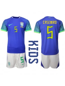 Otroški Nogometna dresi replika Brazilija Casemiro #5 Gostujoči SP 2022 Kratek rokav (+ hlače)